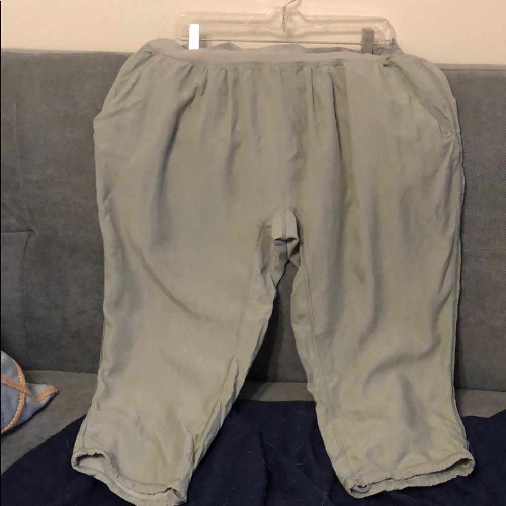 Lululemon capris size 12